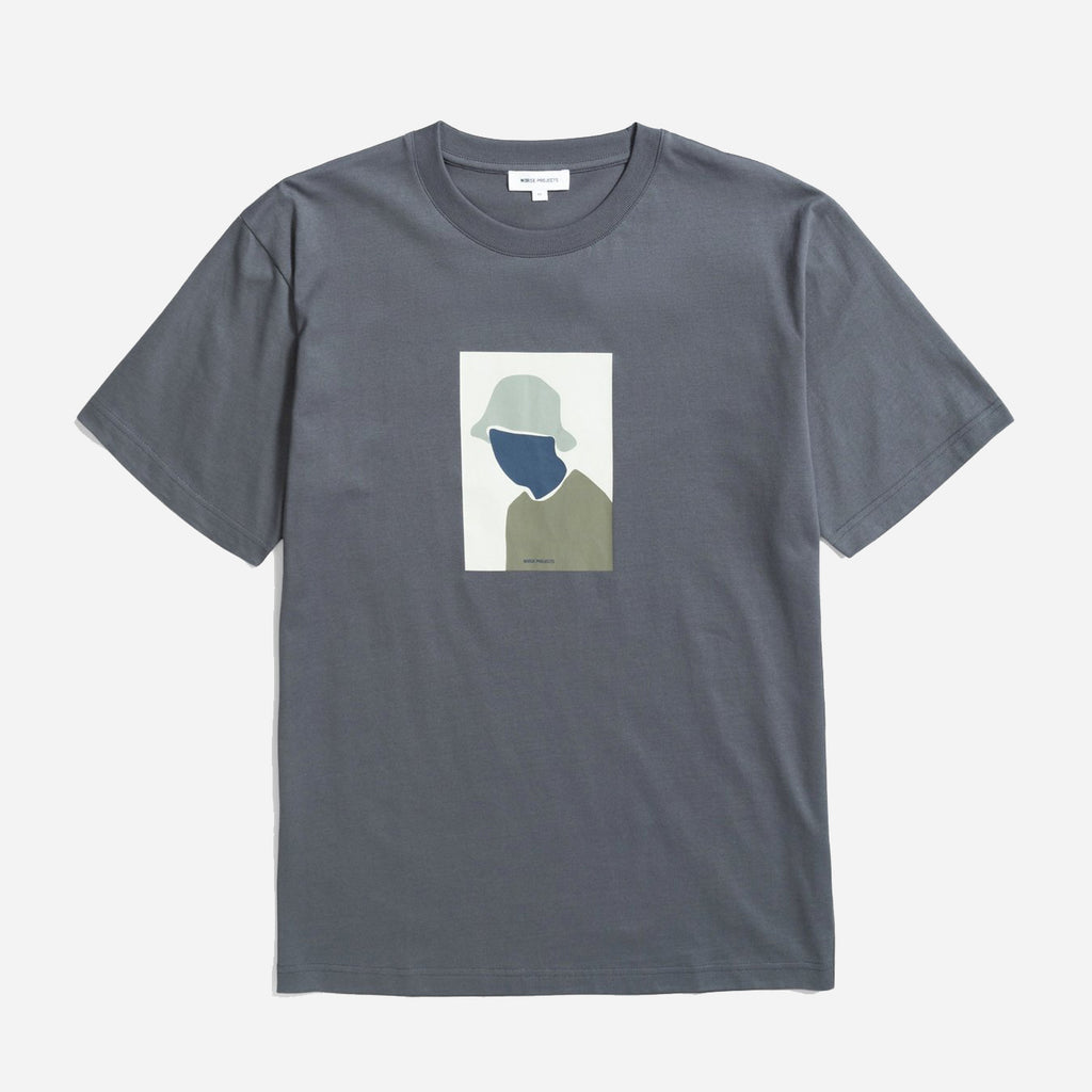 Johannes Organic Bucket Hat Print T- shirt- Magnet Grey